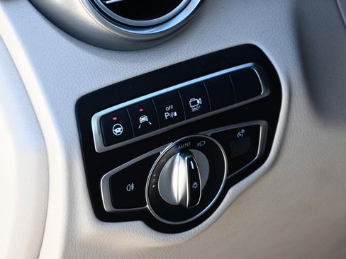 Used 2019 Mercedes-Benz GLC 300 4MATIC image 22