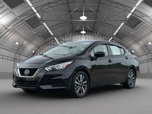 Used 2021 Nissan Versa SV image 4