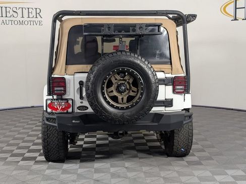 Used 2018 Jeep Wrangler Unlimited Sahara w/ Connectivity Group AWD/4WD image 6