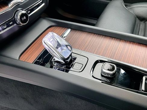 Certified 2023 Volvo XC60 B5 Ultimate w/ Climate Package image 19