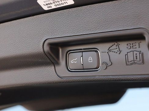 Used 2022 Ford Explorer ST image 8