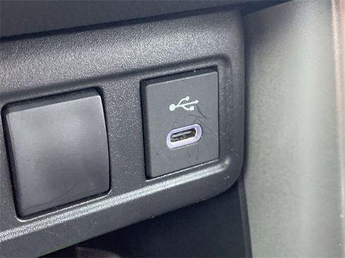 Used 2024 Toyota Corolla Cross SE image 27