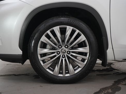 Used 2024 Toyota Highlander Platinum AWD/4WD image 31