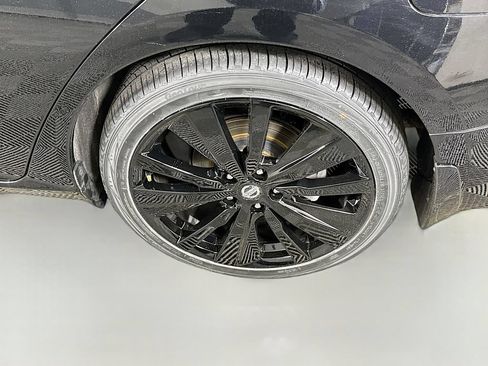 Certified 2019 Nissan Altima 2.0 Platinum FWD image 35