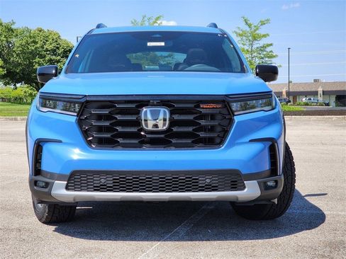 Certified 2025 Honda Pilot TrailSport image 13