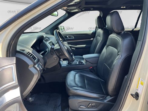 Used 2018 Ford Explorer Limited w/ Equipment Group 301A FWD image 11