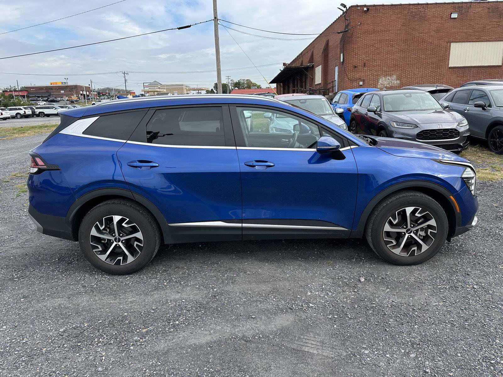Used 2024 Kia Sportage EX AWD/4WD image 9