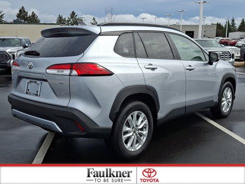 Certified 2025 Toyota Corolla Cross LE image 6