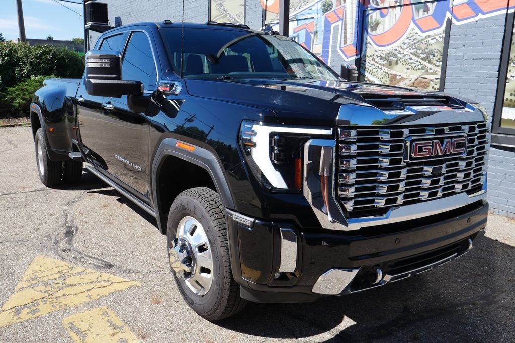 Used 2024 GMC Sierra 3500 Denali w/ Denali Reserve Package AWD/4WD image 37