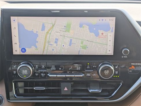 Used 2023 Toyota Highlander Platinum image 28
