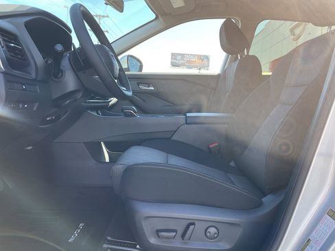 Certified 2025 Nissan Rogue SV AWD/4WD image 10