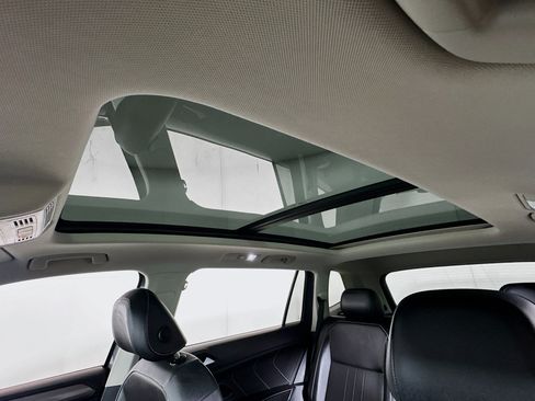 Used 2024 Volkswagen Tiguan SE image 4