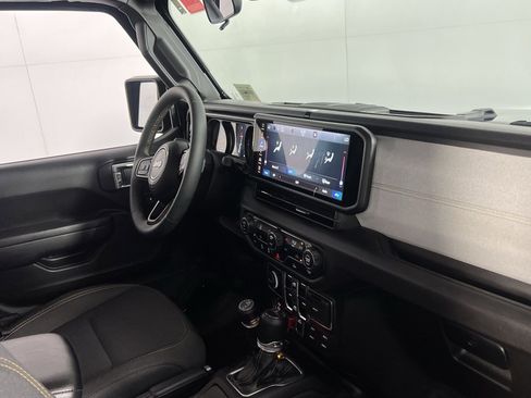 Certified 2024 Jeep Gladiator Sport image 32