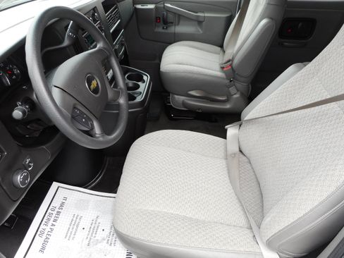 Used 2017 Chevrolet Express 3500 LT w/ LT Preferred Equipment Group RWD image 14
