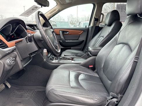 Used 2017 Chevrolet Traverse LT w/ Style and Technology Package image 19