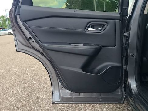 Used 2024 Nissan Rogue SV w/ SV Premium Package FWD image 23