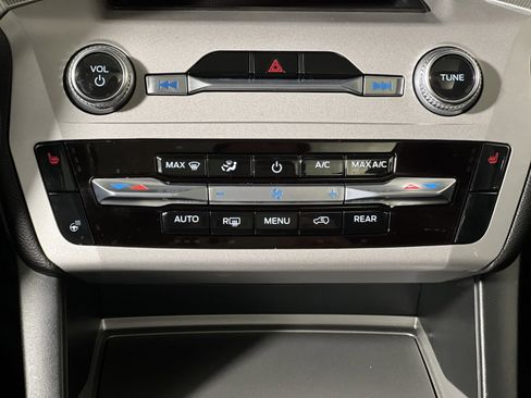 Used 2023 Ford Explorer XLT w/ Equipment Group 202A AWD/4WD image 21