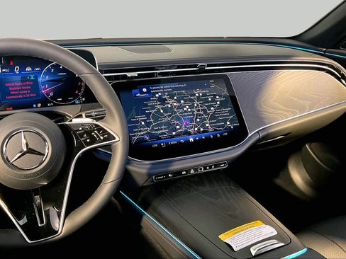 New 2026 Mercedes-Benz E 350 4MATIC Sedan image 8