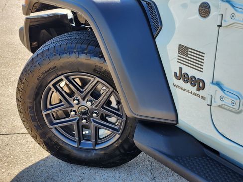 Used 2024 Jeep Wrangler Sport AWD/4WD image 16