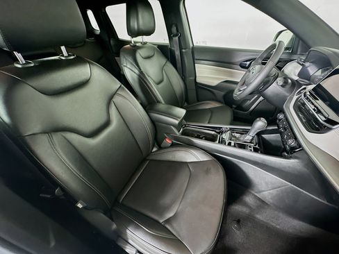 Used 2025 Jeep Compass Limited image 30