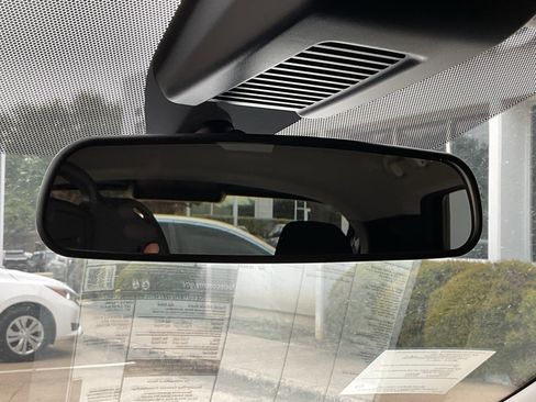 New 2025 Nissan Kicks Play S image 27