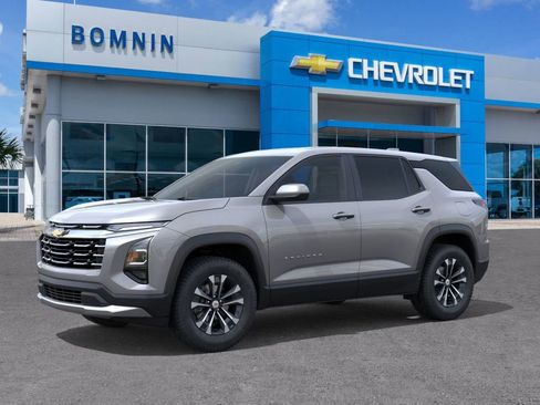 New 2026 Chevrolet Equinox LT image 2