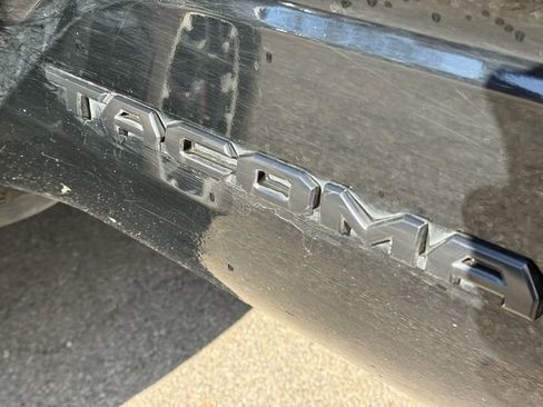 Certified 2024 Toyota Tacoma TRD Off-Road image 9