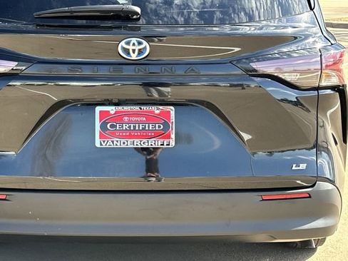 Certified 2025 Toyota Sienna LE image 6