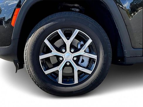 Certified 2024 Jeep Grand Cherokee Limited image 31