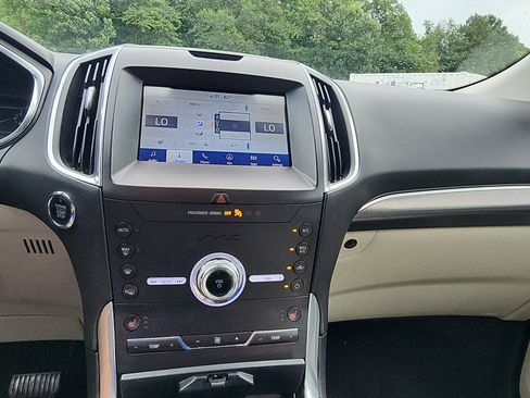 Used 2020 Ford Edge Titanium AWD/4WD image 17
