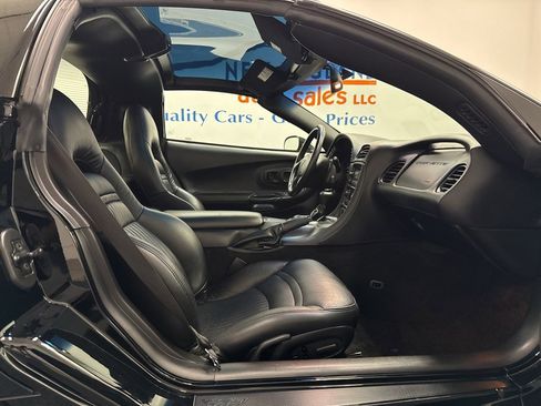 Used 2003 Chevrolet Corvette Coupe w/ Preferred Equipment Group RWD image 14