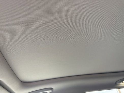 Used 2022 Kia Sorento S w/ Panoramic Sunroof Package image 12