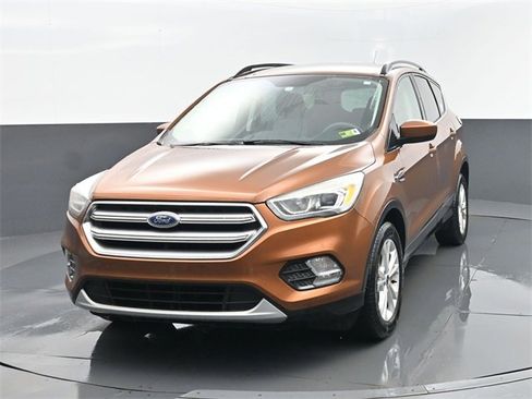 Used 2017 Ford Escape SE w/ Equipment Group 201A image 2