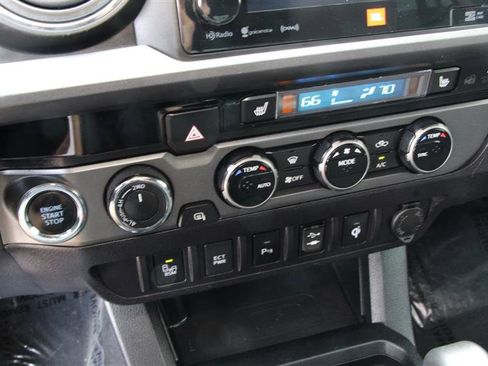 Used 2017 Toyota Tacoma TRD Off-Road image 40