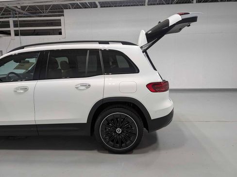 New 2026 Mercedes-Benz GLB 250 4MATIC image 9