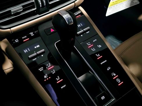 Used 2025 Porsche Macan image 31