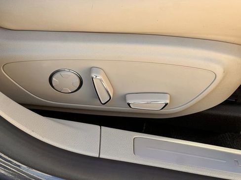 Used 2017 Lincoln MKZ Reserve w/ Climate Package image 28