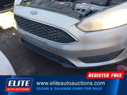 Used 2015 Ford Focus SE image 12