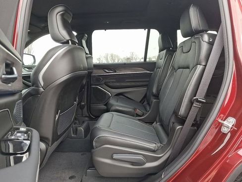 Used 2024 Jeep Grand Cherokee L Overland w/ Luxury Tech Group IV image 10