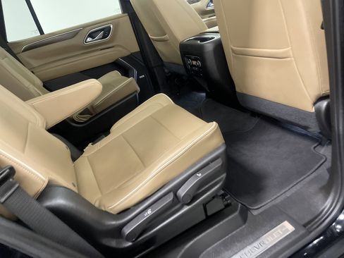 Used 2021 Chevrolet Tahoe Premier w/ Premium Package image 22