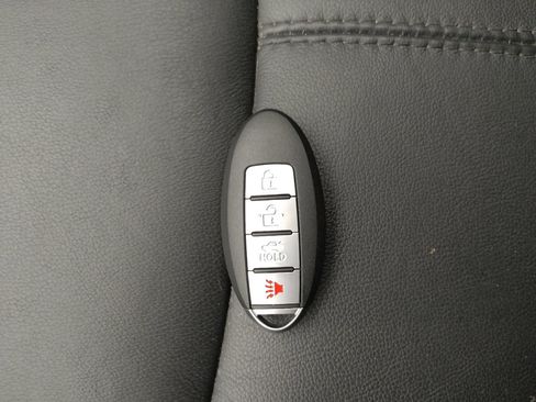 Used 2020 Nissan Pathfinder SL AWD/4WD image 32