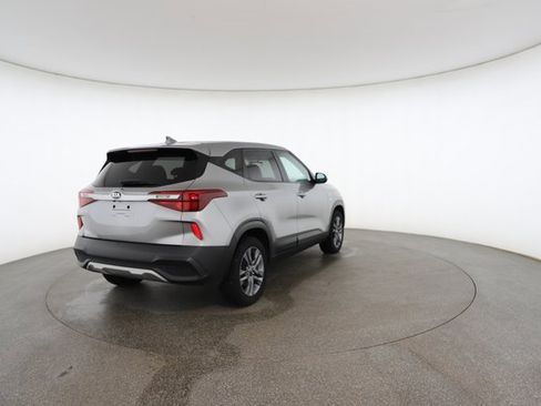 Used 2021 Kia Seltos LX image 17