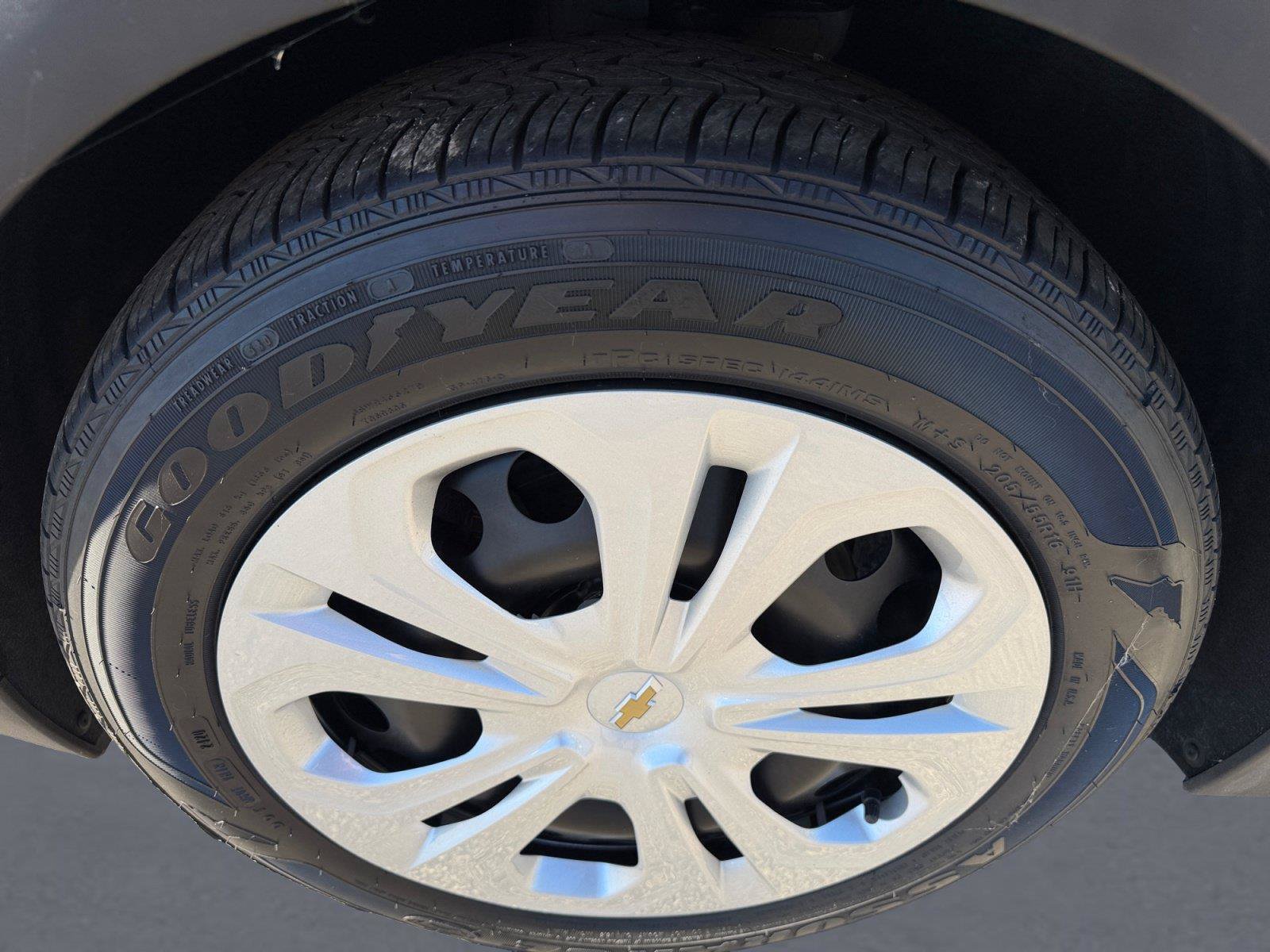 Used 2020 Chevrolet Bolt LT FWD image 9