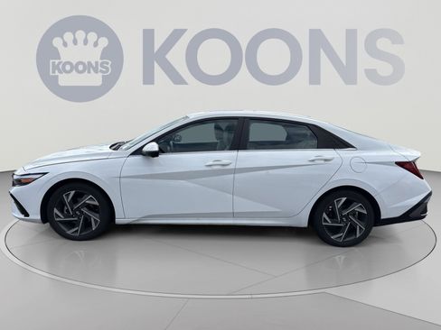 Certified 2024 Hyundai Elantra Limited FWD image 2