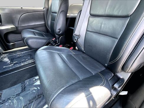 Used 2016 Toyota Sienna SE w/ SE Preferred Package FWD image 20