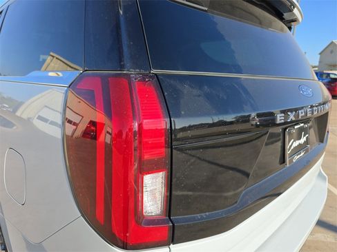 New 2025 Ford Expedition Active image 33