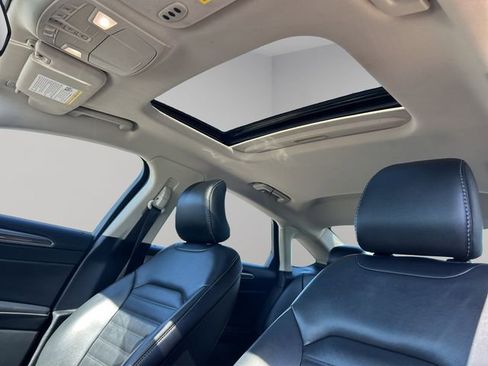 Used 2017 Ford Fusion SE w/ Fusion SE Technology Package image 38