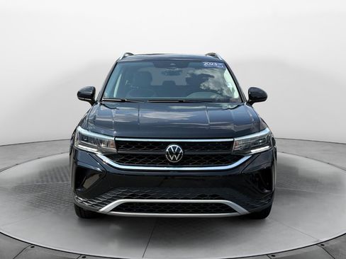 Certified 2023 Volkswagen Taos SE w/ Panoramic Sunroof Package AWD/4WD image 2