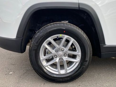 New 2025 Jeep Grand Cherokee Laredo w/ Luxury Tech Group I image 19