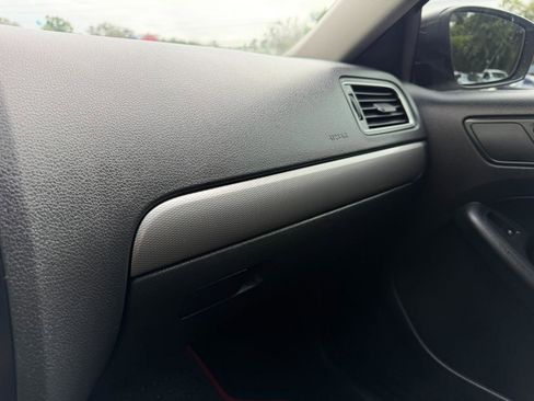 Used 2016 Volkswagen Jetta SE image 38